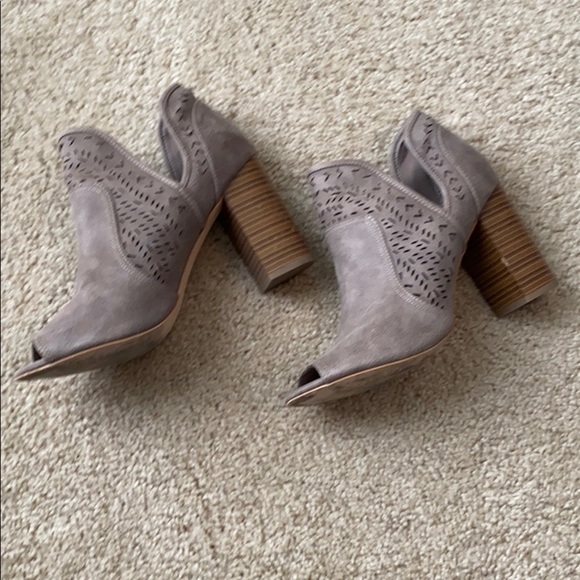 Fergalicious open toe bootie taupe size 9.5 - Picture 2 of 7